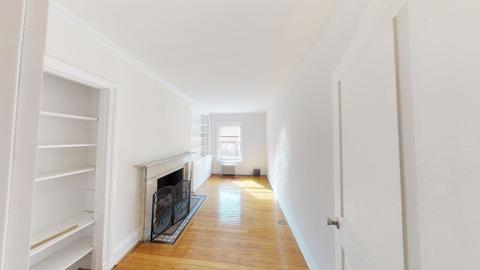 Photo of "#826: Charming brownstone apartment in Rittenhouse Square (Has an Apartment)" home
