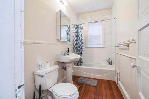Photo of "#1748-C: Queen Room C" home