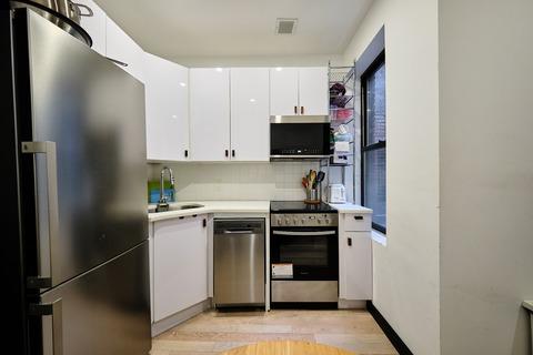 Photo of "#1882-B: Queen Bedroom B w/ Private Bathroom" home