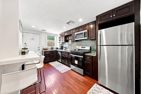 Photo of "#834-E: Full Bedroom E" home