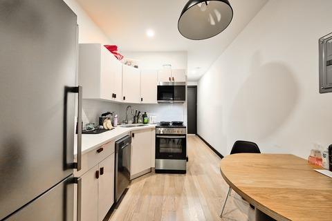 Photo of "#1879-B: Queen Room B w/ Private Bathroom" home