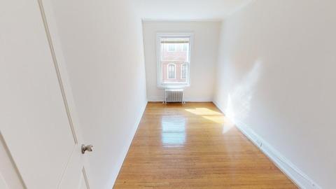 Photo of "#826: Charming brownstone apartment in Rittenhouse Square (Has an Apartment)" home
