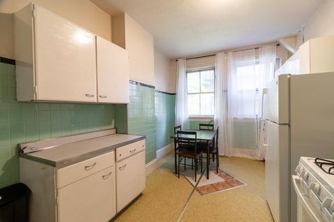 Photo of "#1765-B: Queen Room B" home