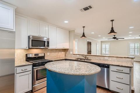 Photo of "#58e: Charming Alamo Heights home with swimming pool (Has a House)" home