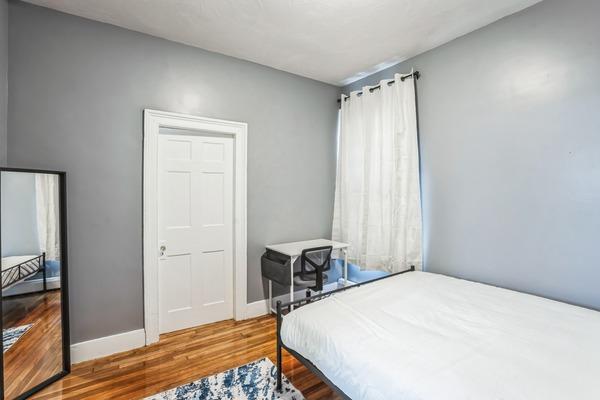 Photo of "#1815-B: Queen Bedroom B" home