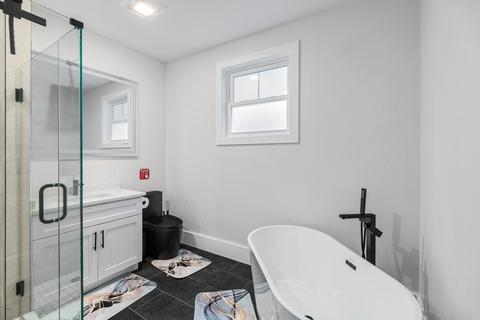 Photo of "#1901-D: Queen Bedroom D" home