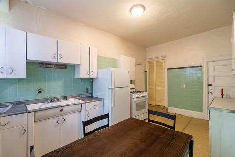 Photo of "#1765-B: Queen Room B" home