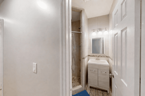 Photo of "#1572-D: Queen Bedroom D" home