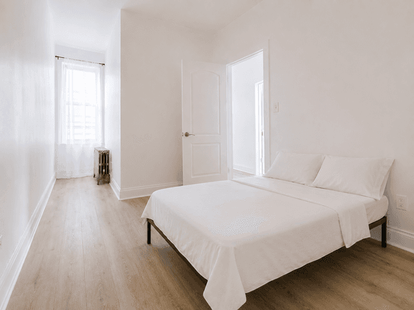 Photo of "#1876-D: Queen Bedroom D" home