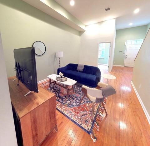 Photo of "#826: Classic Northern Liberties apartment with great views (Has a House)" home