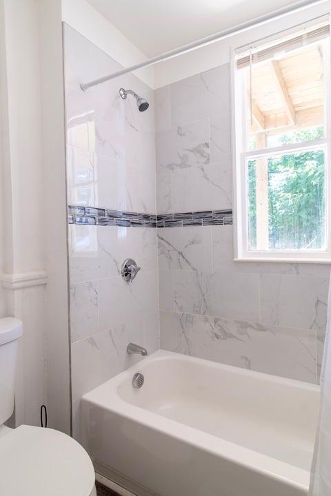 Photo of "#1494-E: Queen Room E" home