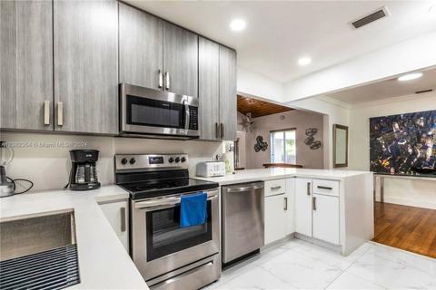 Photo of "#114: Spacious Comfortable House w/ Terrace 1 mile away from Pelican Harbor Marina (Has a House)" home