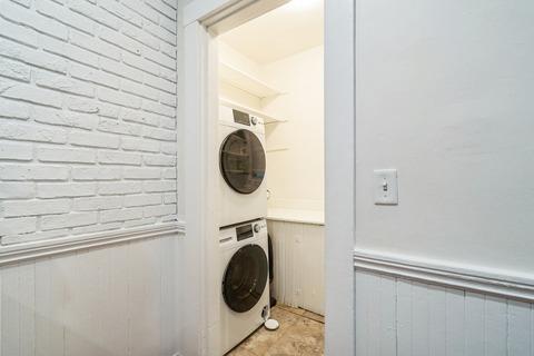 Photo of "#1748-C: Queen Room C" home