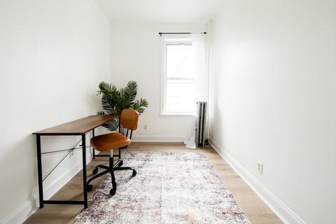 Photo of "#1876-D: Queen Bedroom D" home