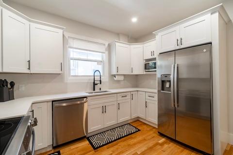 Photo of "#1900-E: Queen  Bedroom E" home