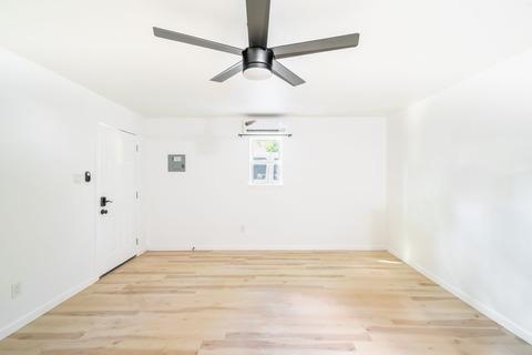 Photo of "#1462-E: Queen Bedroom E" home