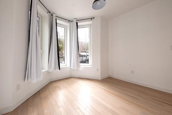 Photo of "#1898-D: Queen Bedroom D" home