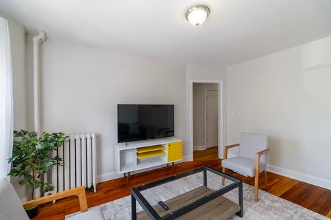 Photo of "#1875-D: Queen Bedroom D" home