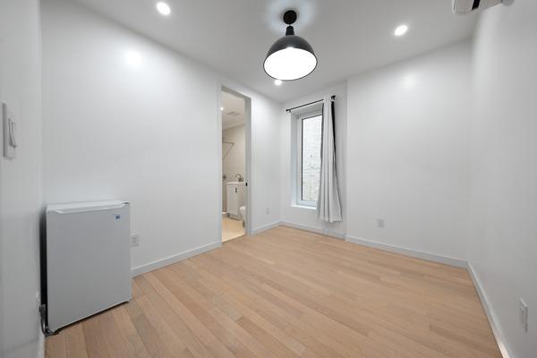 Photo of "#1898-B: Queen Bedroom B" home