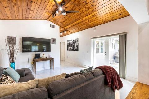 Photo of "#114: Spacious Comfortable House w/ Terrace 1 mile away from Pelican Harbor Marina (Has a House)" home