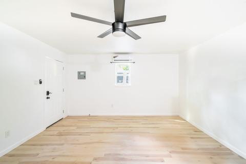 Photo of "#1852-G: Queen Bedroom G" home