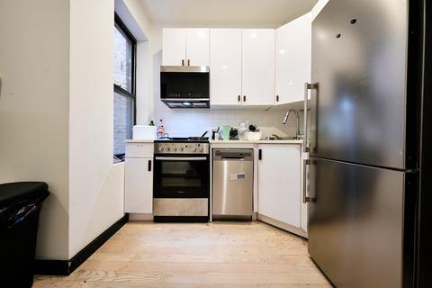 Photo of "#1881-A: Queen Bedroom A w/ Private Bathroom" home