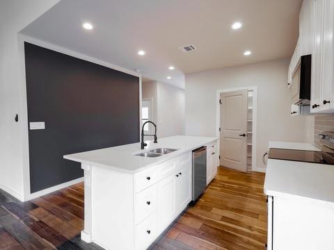 Photo of "#f87: Modern Denver Heights home by Dignowity & downtown (Has a House)" home