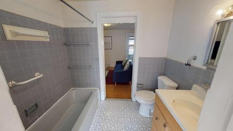 Photo of "#826: Charming brownstone apartment in Rittenhouse Square (Has an Apartment)" home