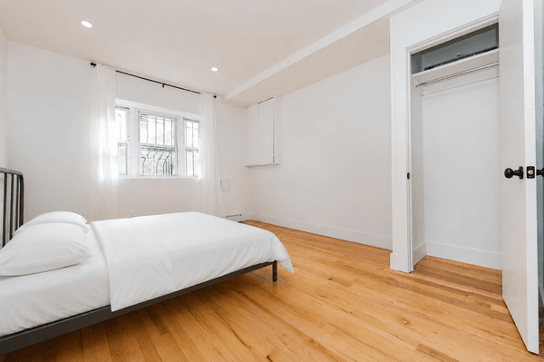 Photo of "#1792-C: Queen Room C" home