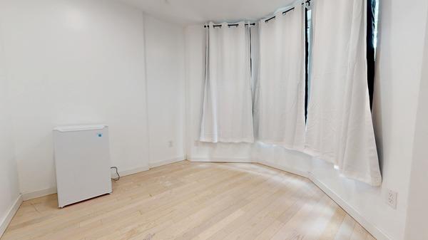 Photo of "#1898-D: Queen Bedroom D" home