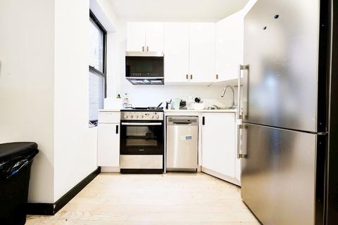 Photo of "#1881-B: Queen Bedroom B w/ Private Bathroom" home