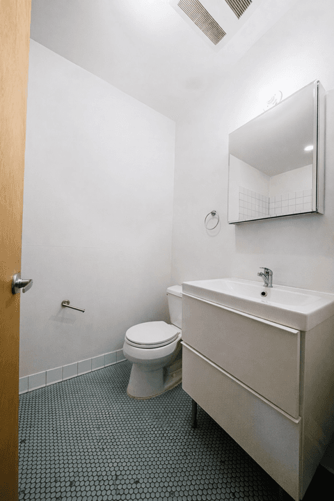 Photo of "#1841-B: Queen Bedroom B" home