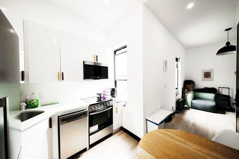 Photo of "#1878-B: Queen Bedroom B w/ Private Bathroom" home