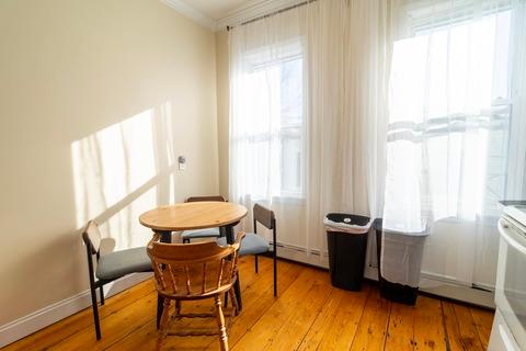 Photo of "#1764-B: Queen Room B" home