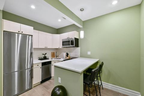 Photo of "#1919-B: Queen Bedroom B" home