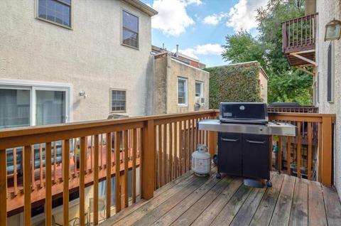 Photo of "#6e9: Stylish Northern Liberties apartment with deck (Has an Apartment)" home