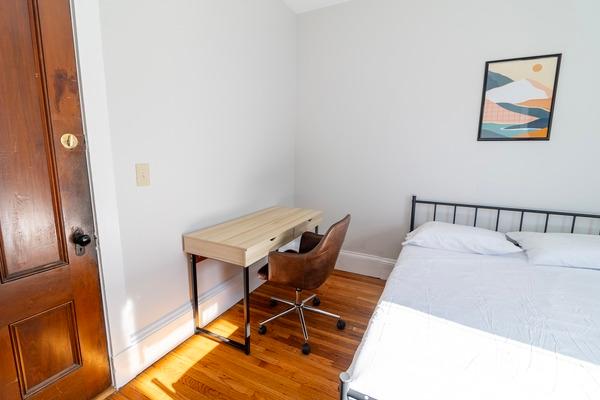 Photo of "#1300-C: Queen Room C" home