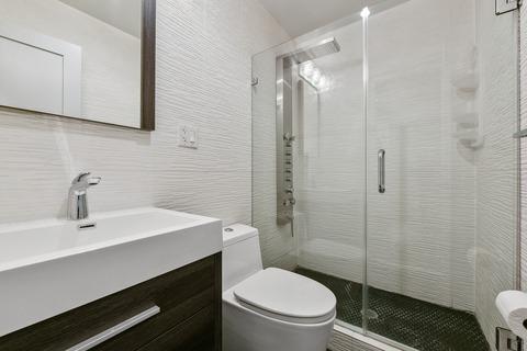Photo of "#1919-B: Queen Bedroom B" home