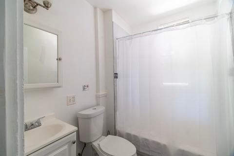 Photo of "#1494-E: Queen Room E" home