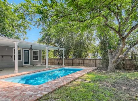 Photo of "#58e: Charming Alamo Heights home with swimming pool (Has a House)" home