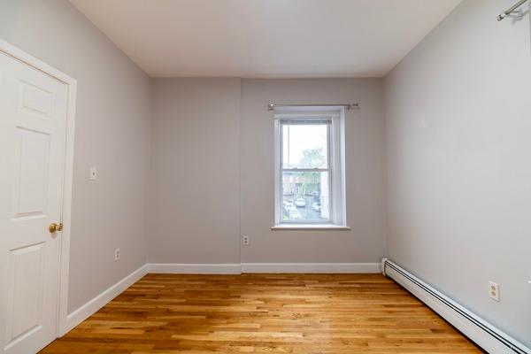 Photo of "#1886-B: Queen Bedroom B" home