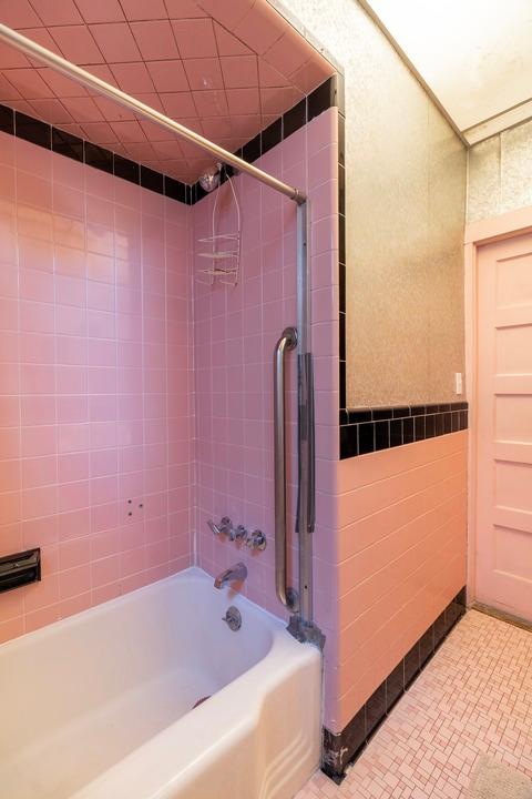 Photo of "#1765-B: Queen Room B" home