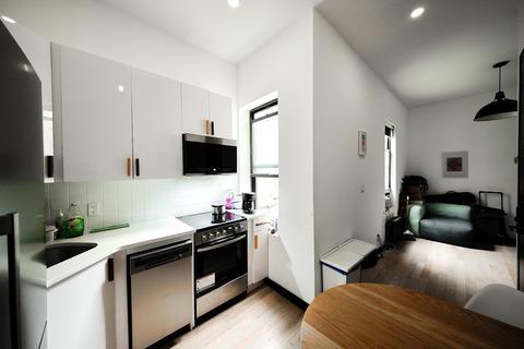 Photo of "#1878-A: Queen Bedroom A w/ Private Bathroom" home