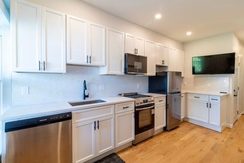 Photo of "#1756-C: Queen Room C" home