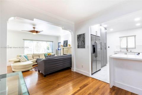 Photo of "#114: Spacious Comfortable House w/ Terrace 1 mile away from Pelican Harbor Marina (Has a House)" home