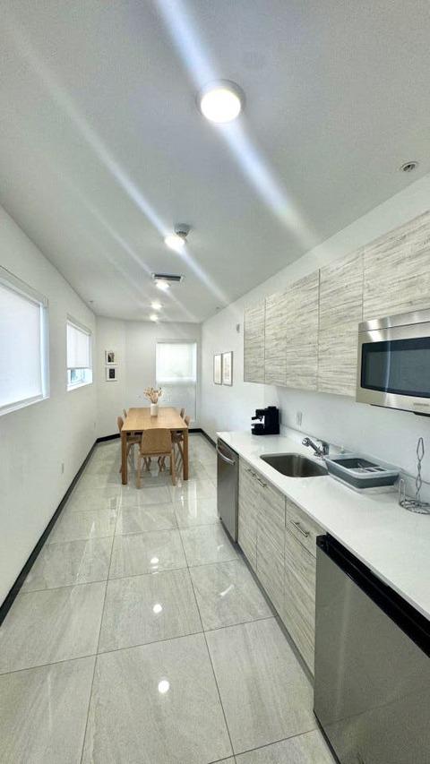 Photo of "#9fb: Stunning Bright Apt. w/ Amazing View nearby Calle Ocho Plaza Shopping Mall (Has an Apartment)" home
