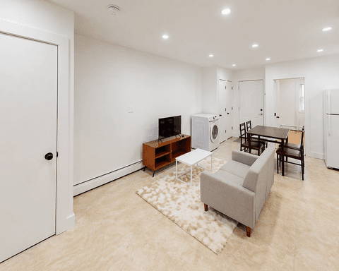 Photo of "#1792-B: Queen Room B" home