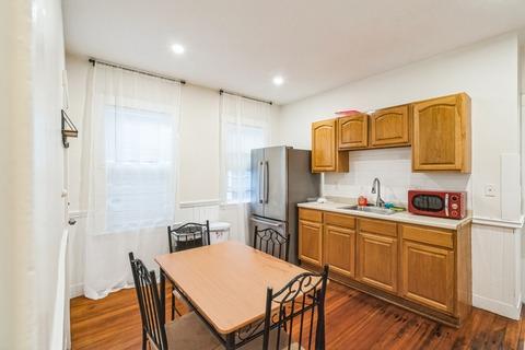 Photo of "#1748-C: Queen Room C" home