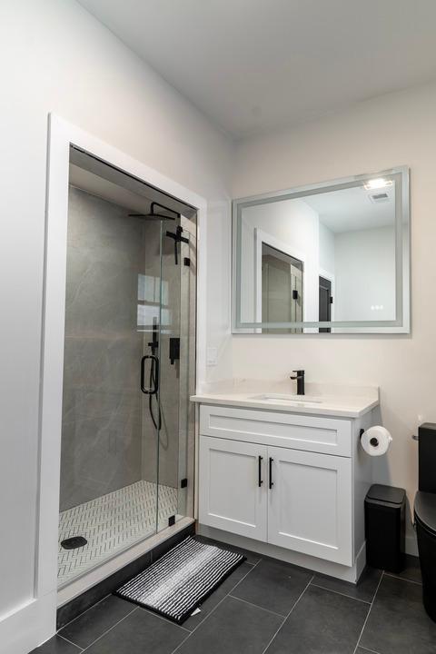 Photo of "#1900-E: Queen  Bedroom E" home