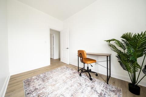 Photo of "#1876-D: Queen Bedroom D" home